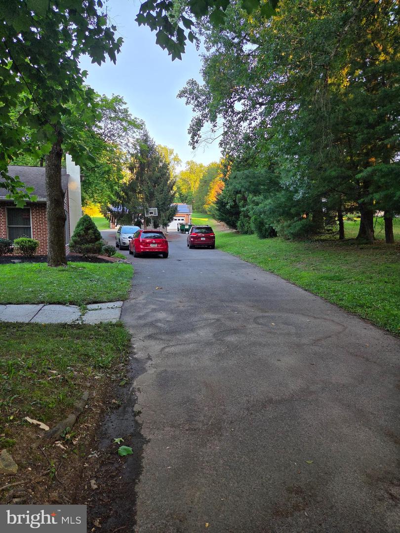 1373 Oxford Valley Rd — photo