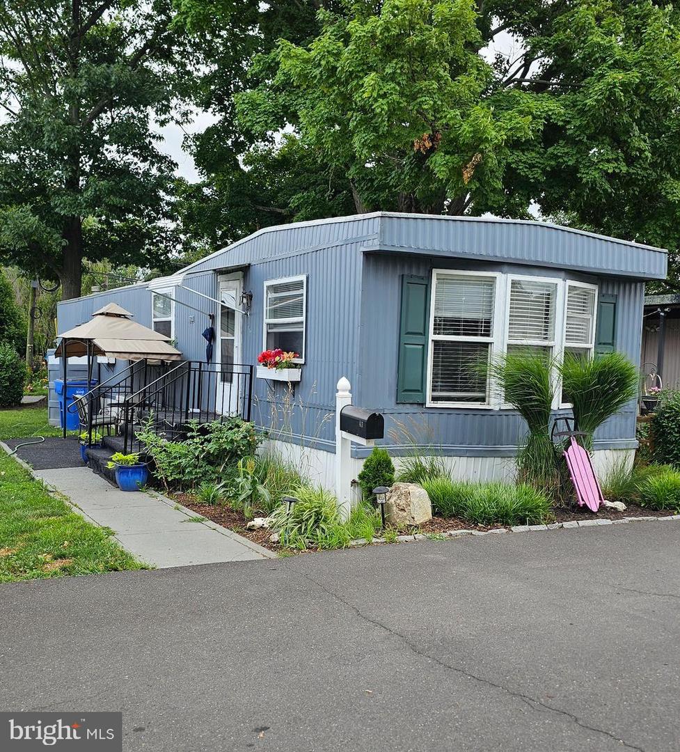 47 Kennedy Dr — photo