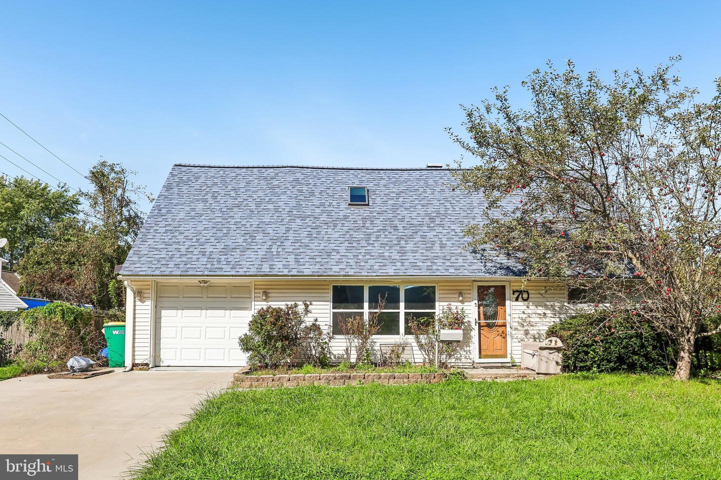 70 Village Ln — photo