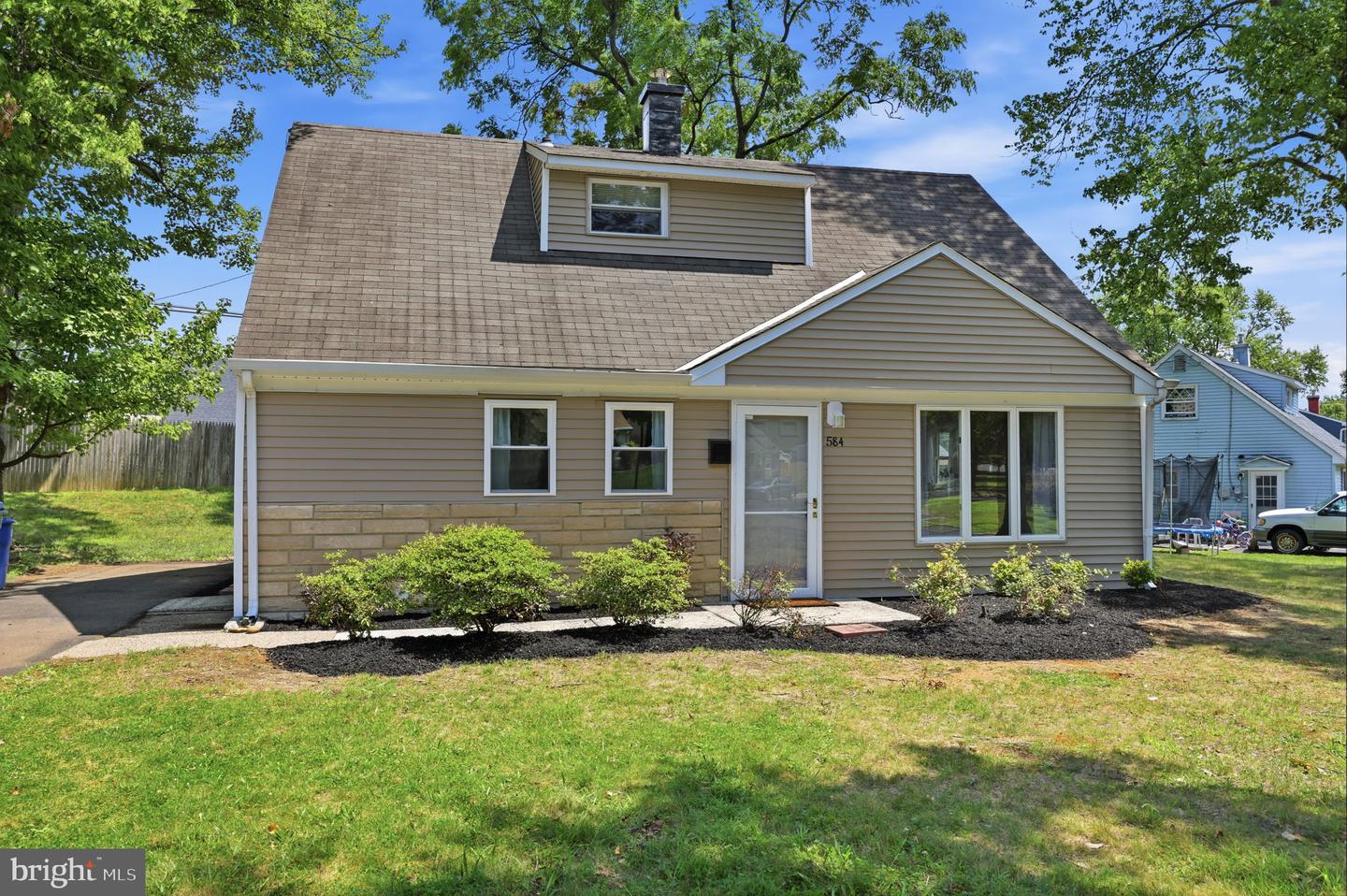 584 Wilk Dr — photo