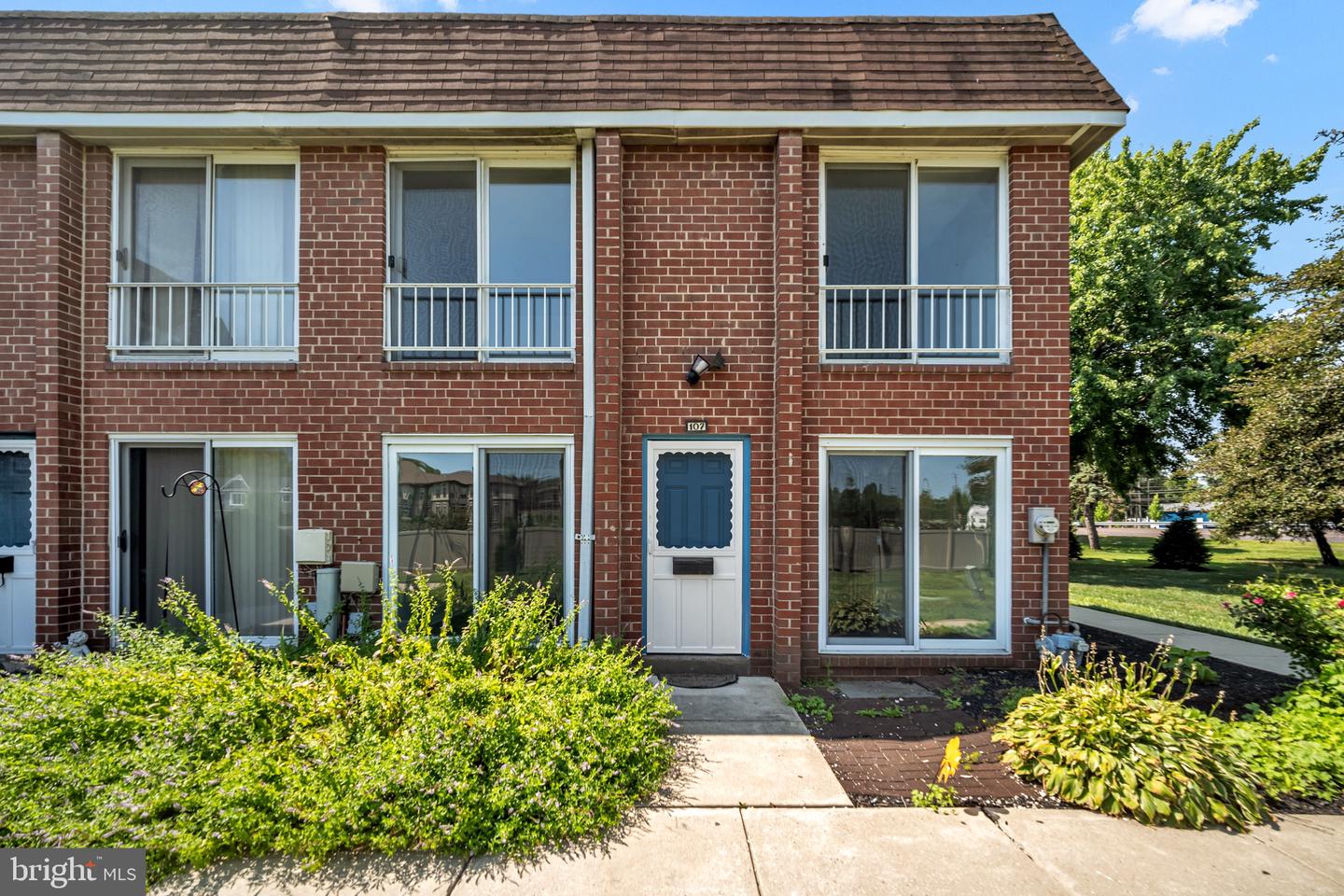 107 Lexington Ct — photo