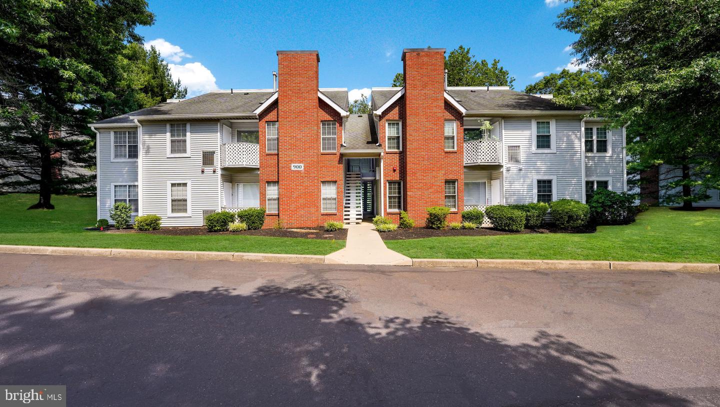 907 Diamond Dr — photo