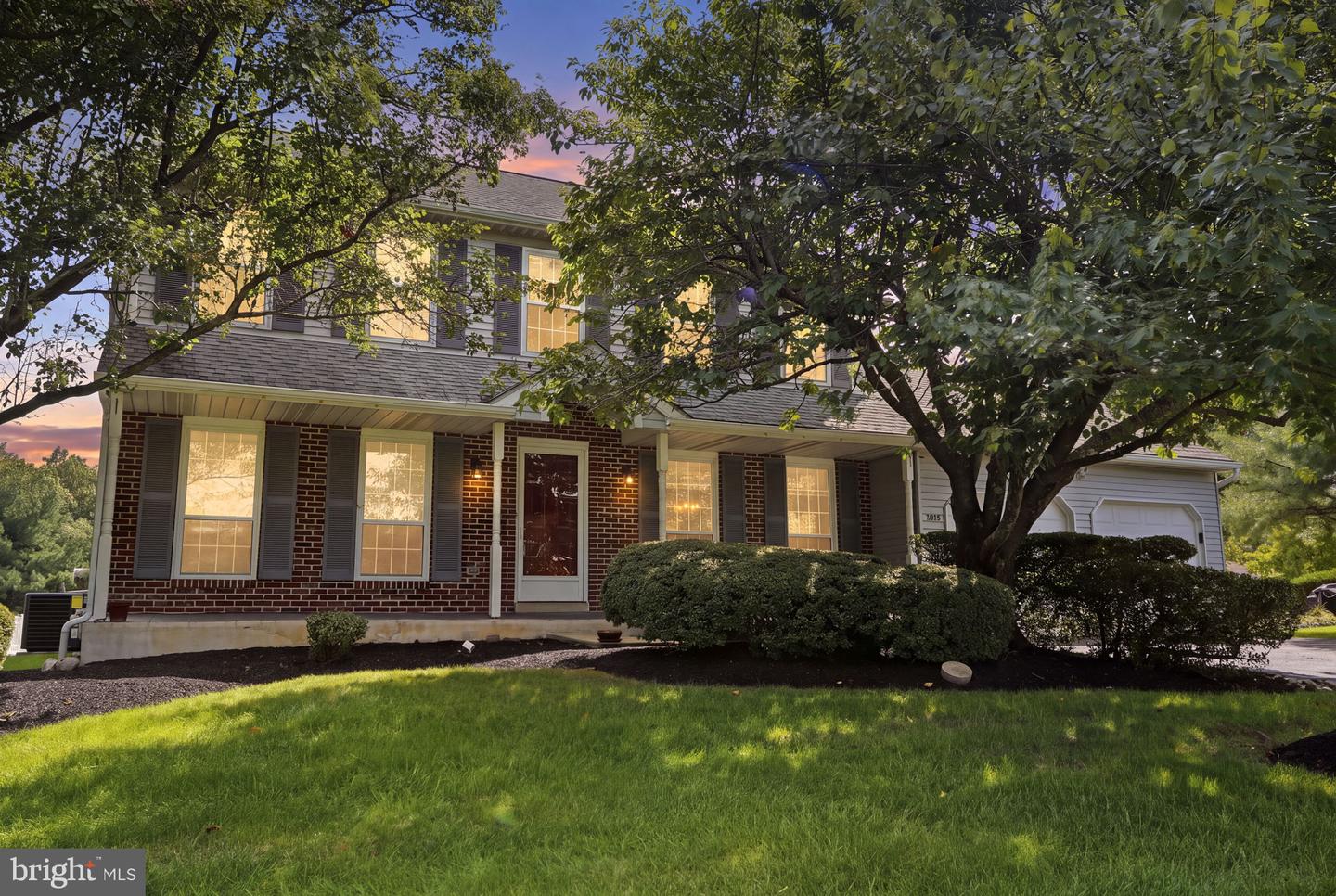 1595 Gregory Dr — photo