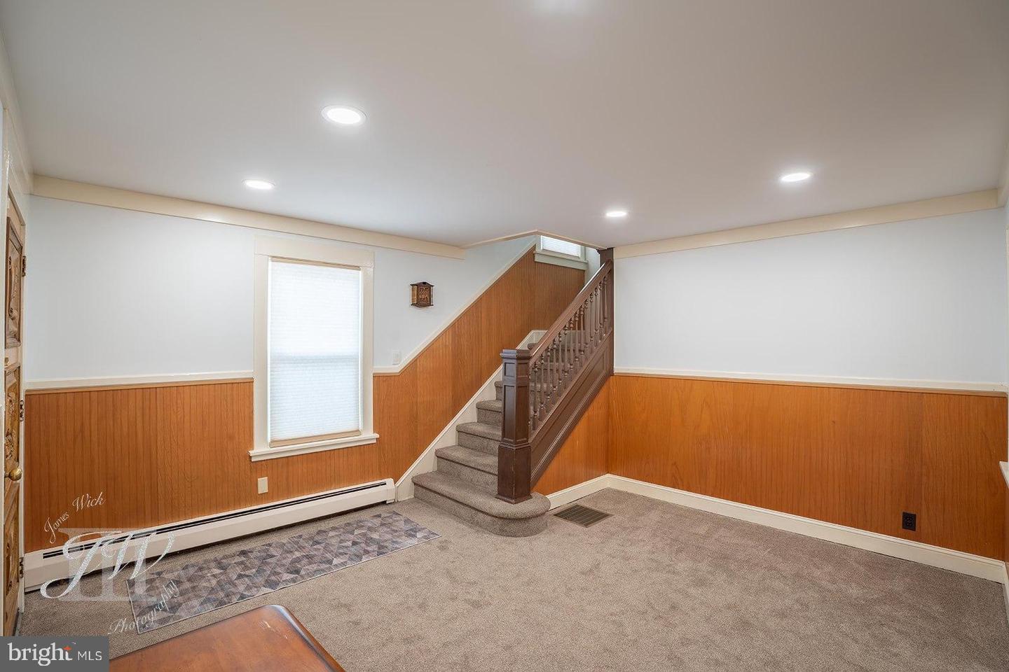 306 N Oxford Valley Rd — photo