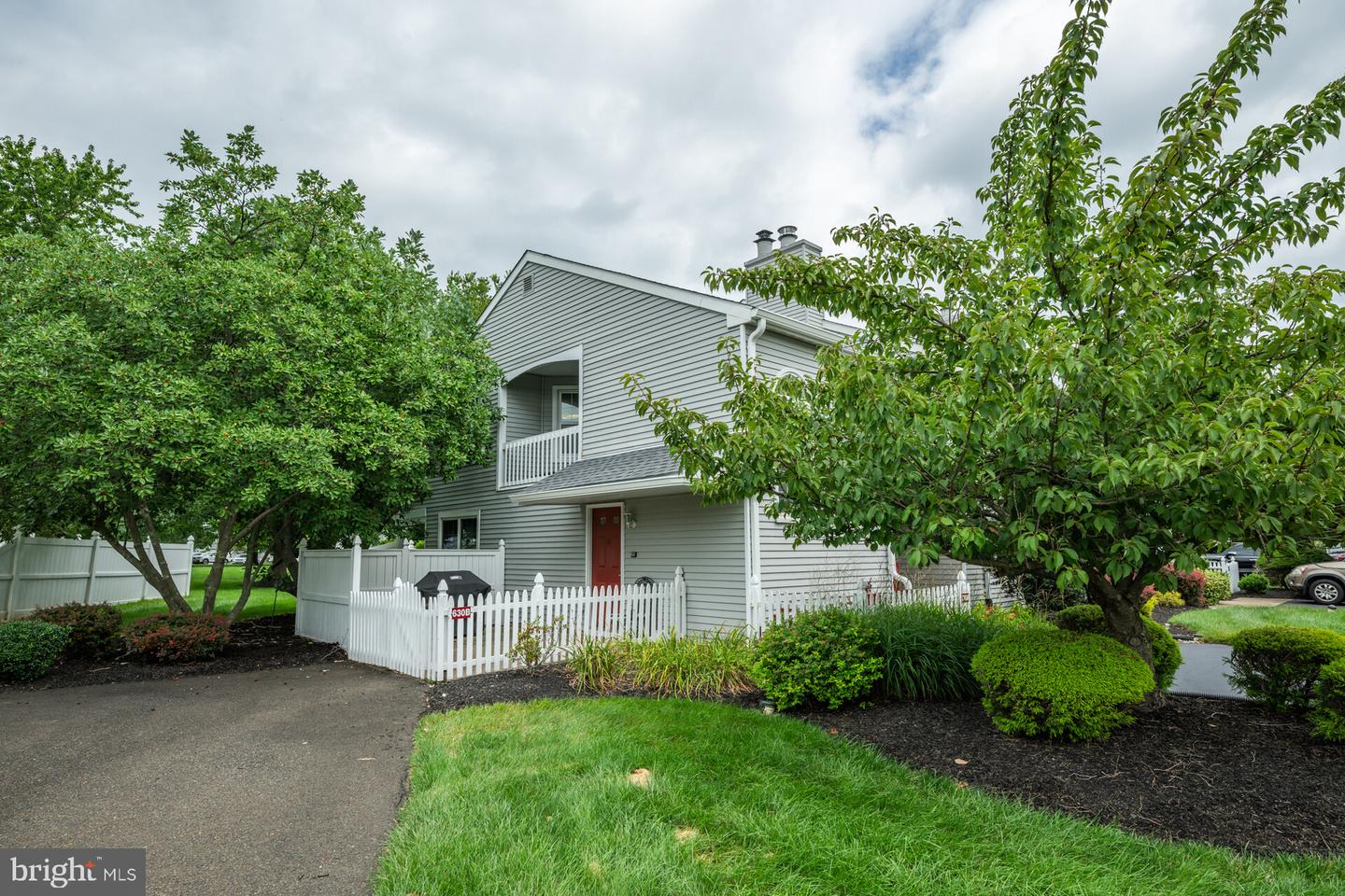 630-B Rose Hollow Dr — photo