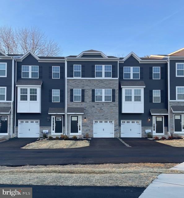 315 Lantern Court — photo