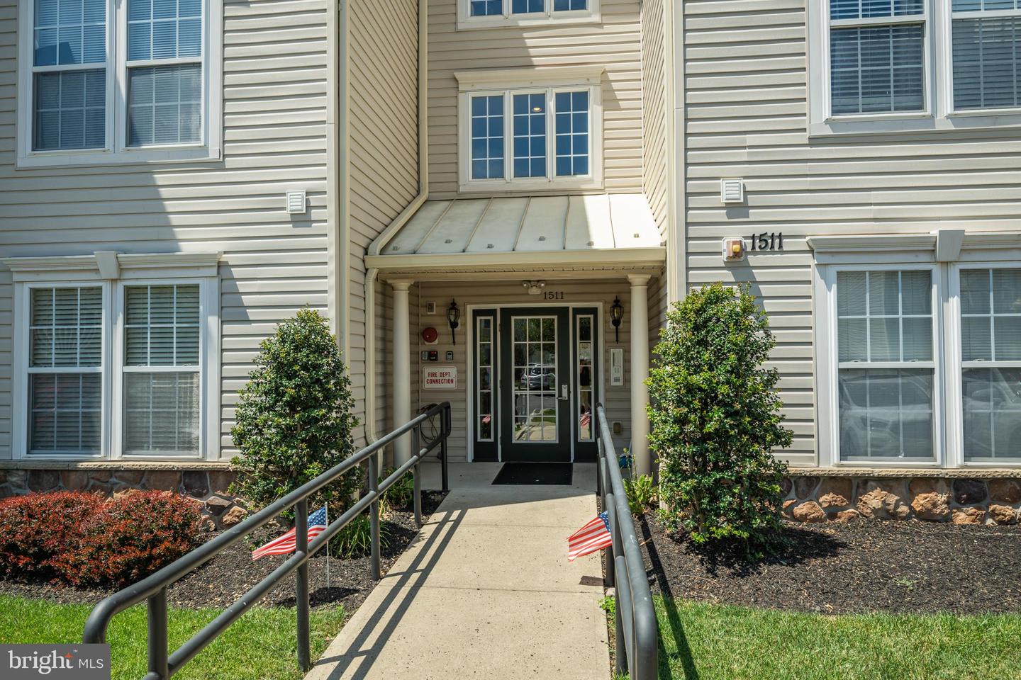 1511 Moore St #201 — photo