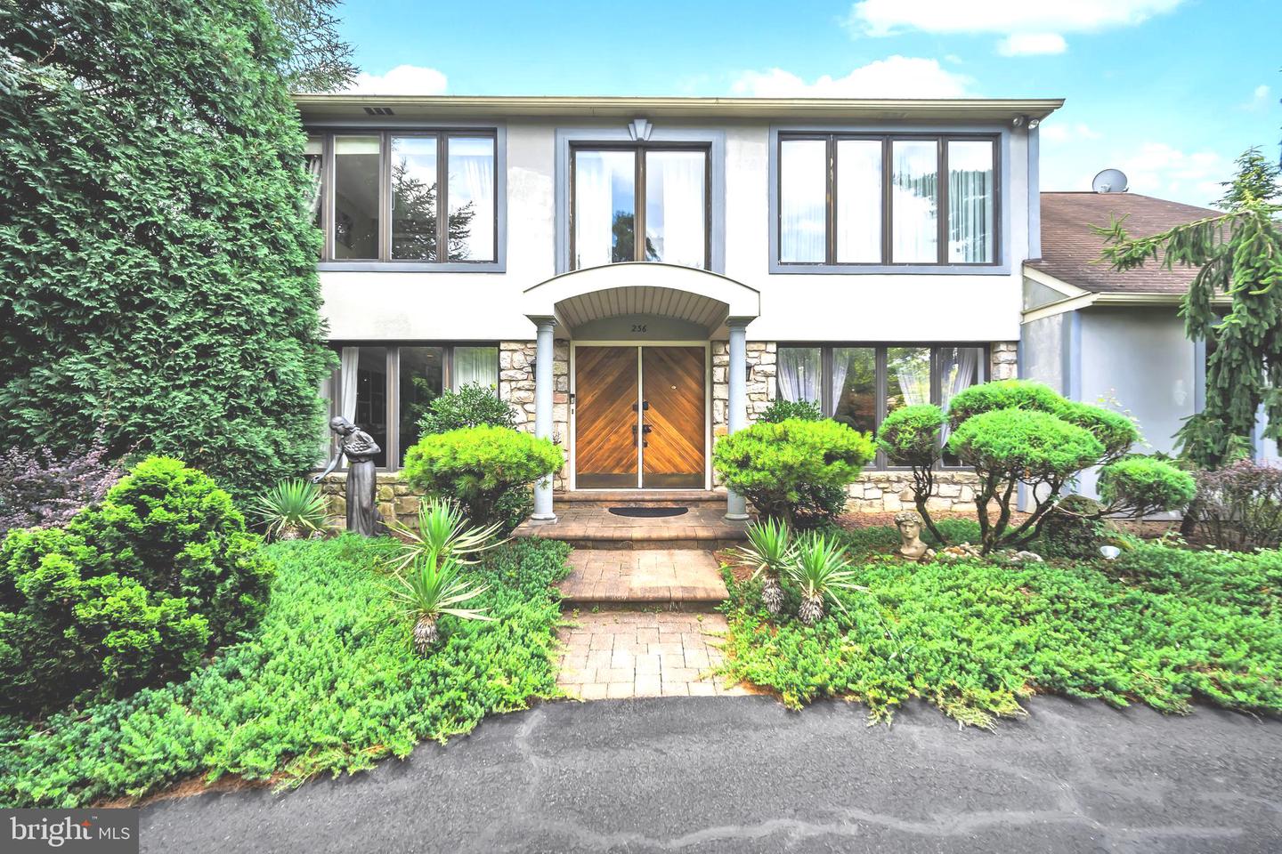 236 Hilltop Dr — photo
