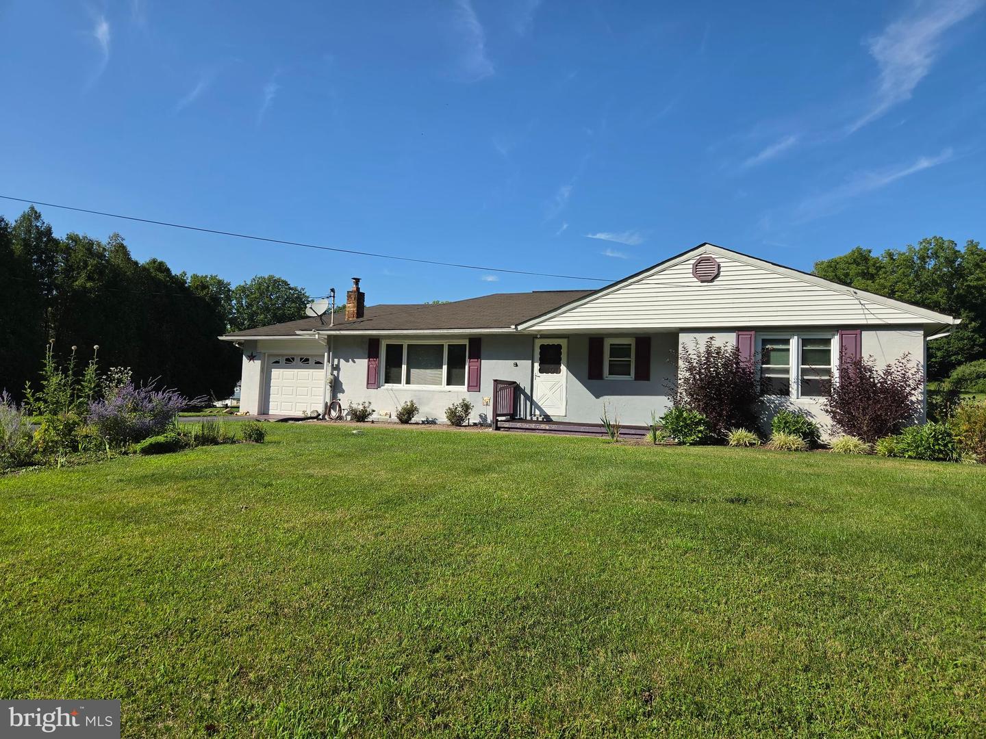 1863 Ringing Rocks Rd — photo