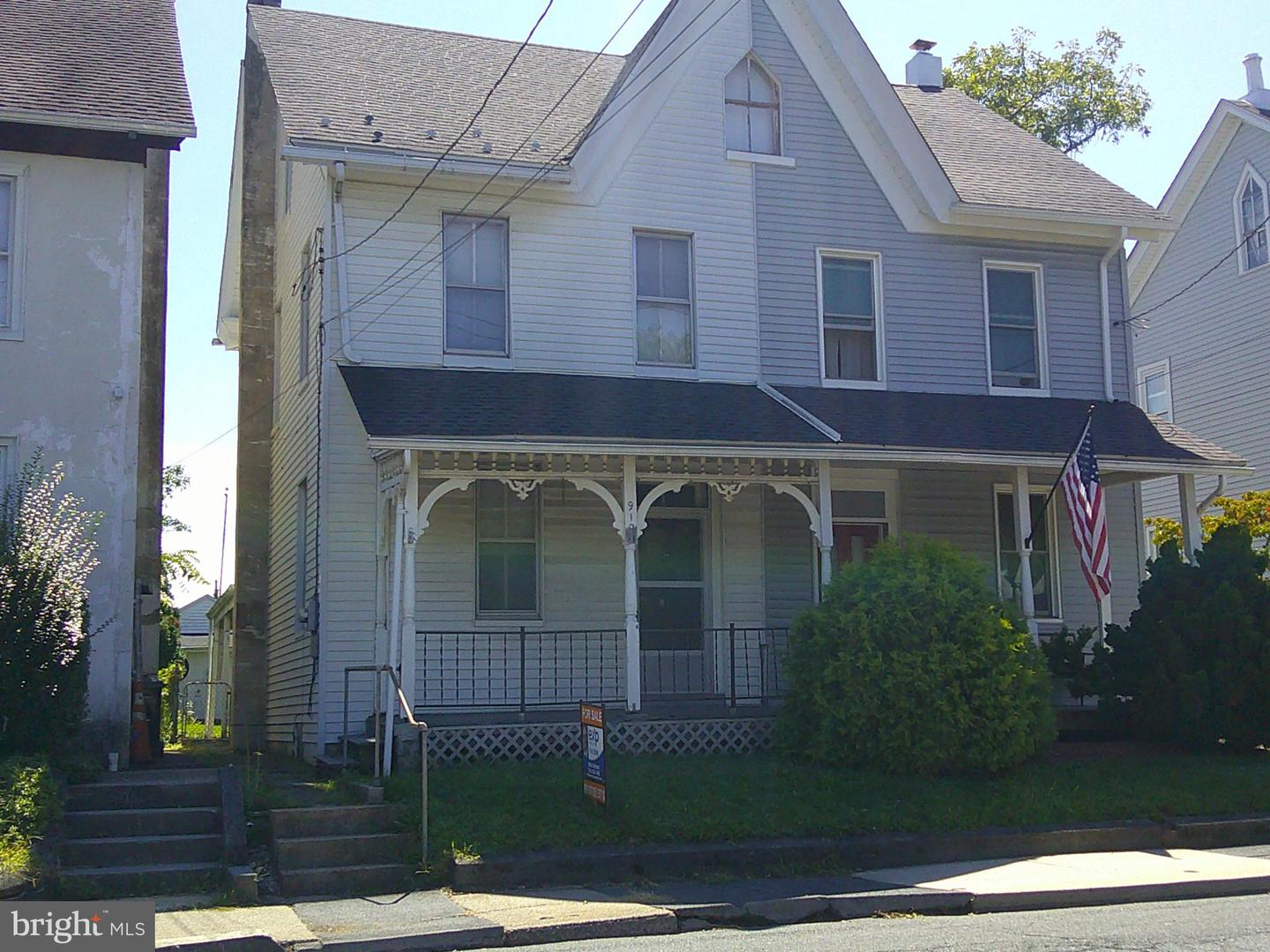 910 W Broad St — photo