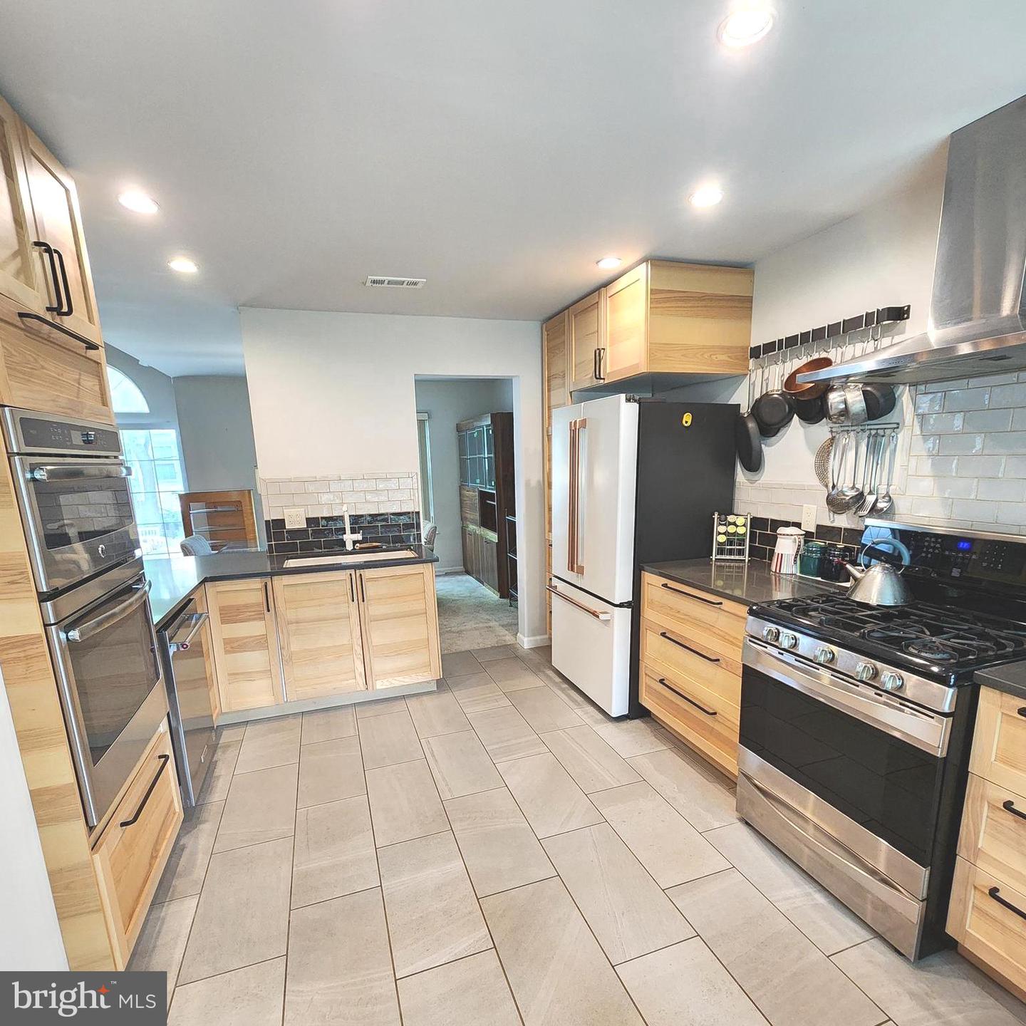15 Laurel Cir — photo