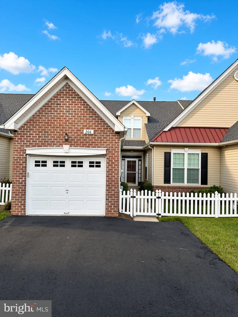 206 Dorchester Dr — photo