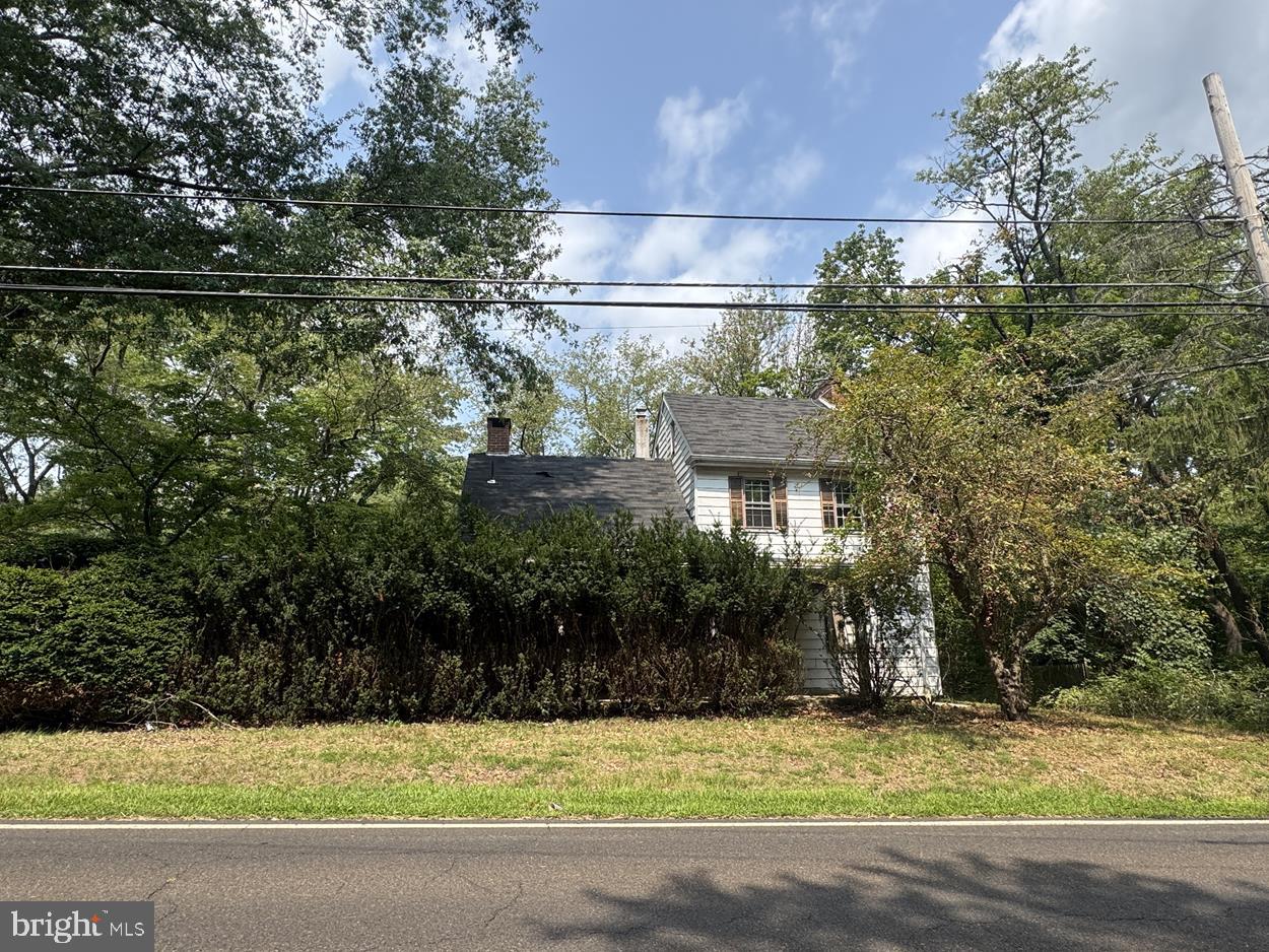 1354 Oxford Valley Rd — photo