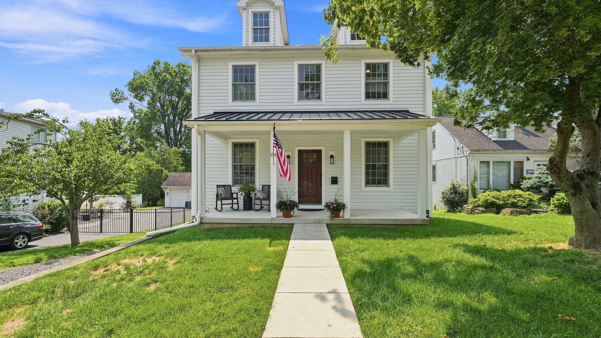 156 E Oakland Ave — photo