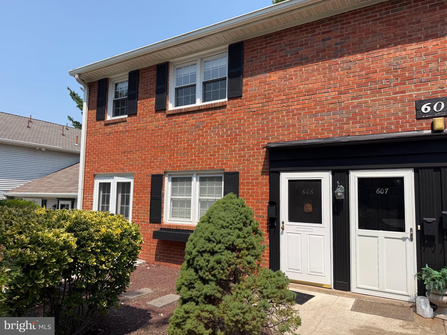 607 S Yardley Cmns St — photo