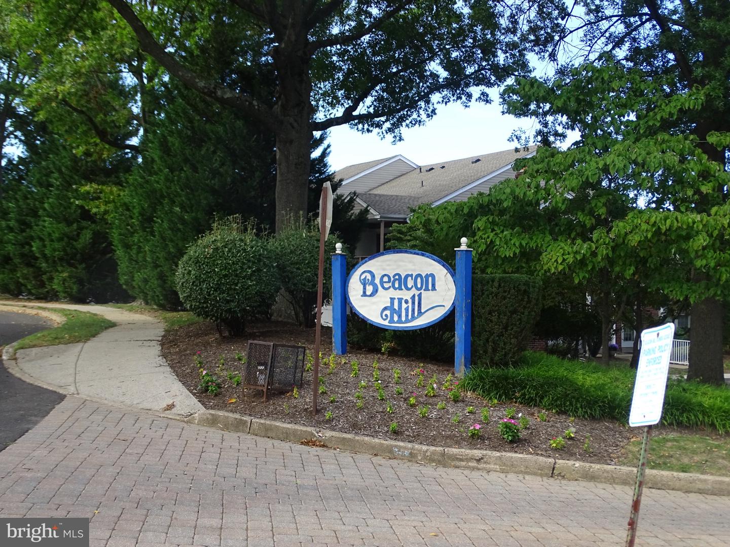 1404 Beacon Hill Dr — photo