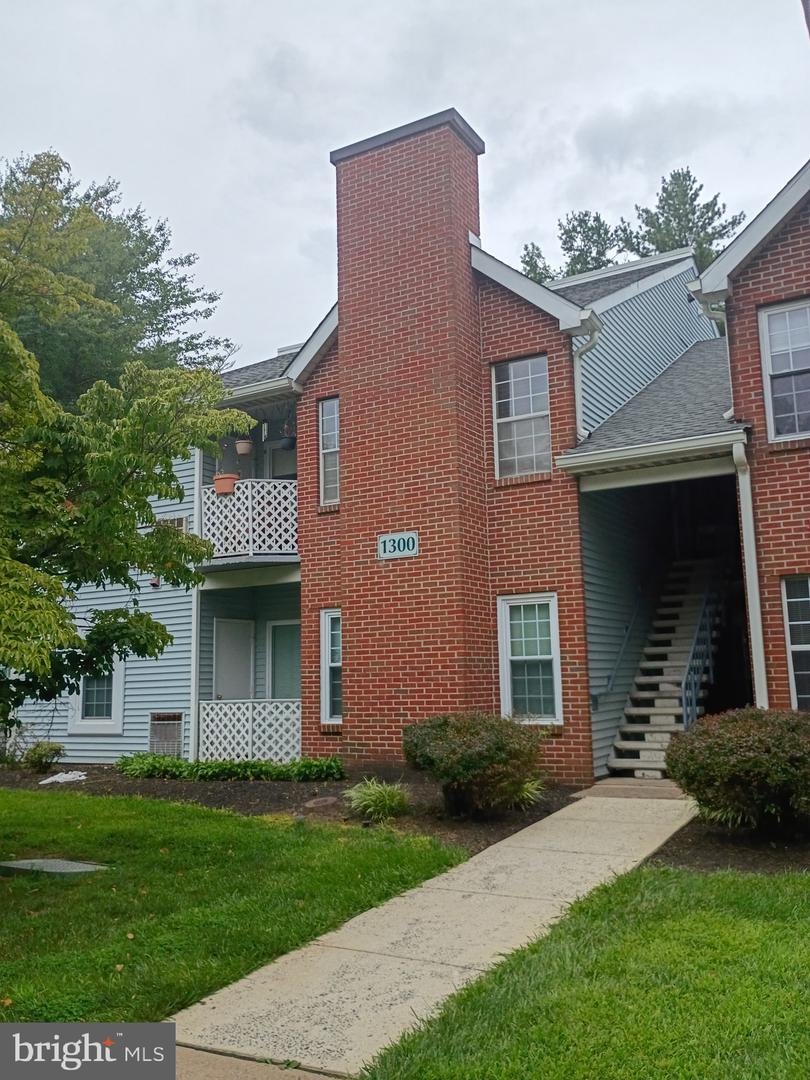 1302 Diamond Dr — photo
