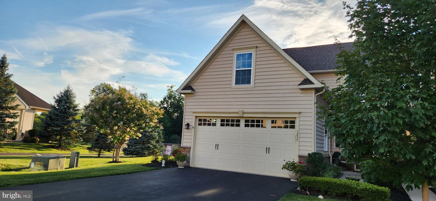 1239 Heron Ct — photo