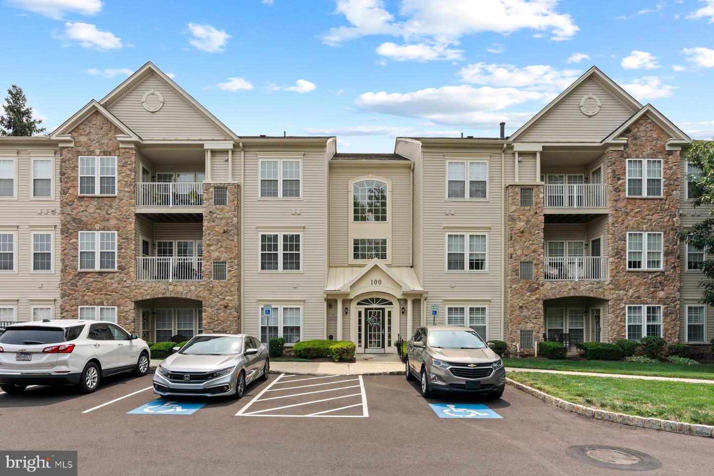 100 Douglas Fir Dr #102 — photo