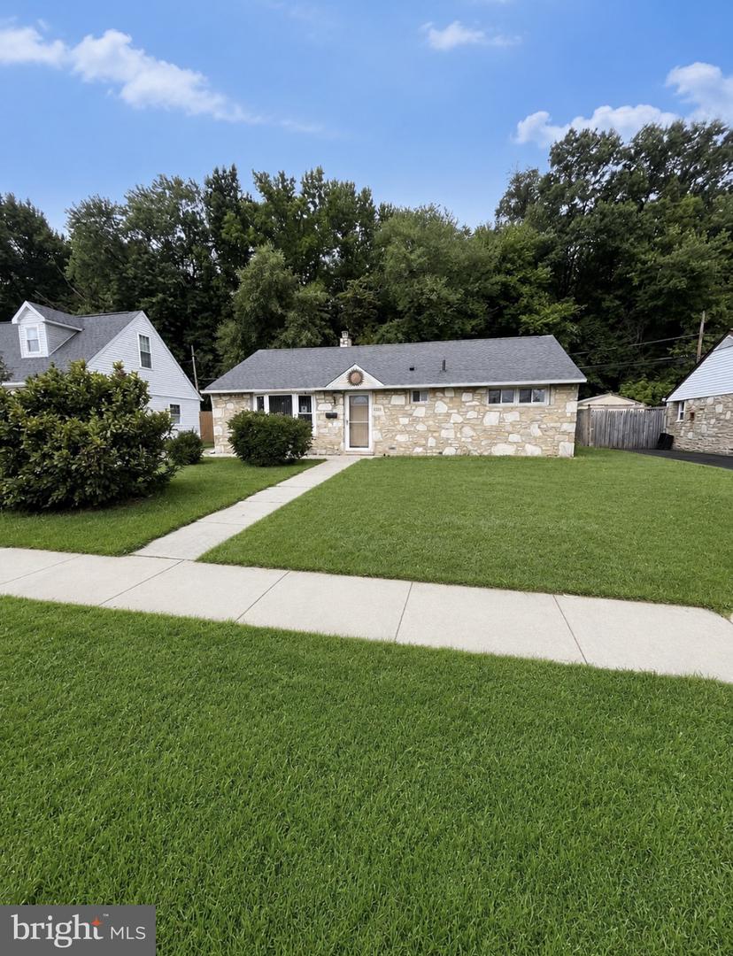 2515 Woodlawn Dr — photo