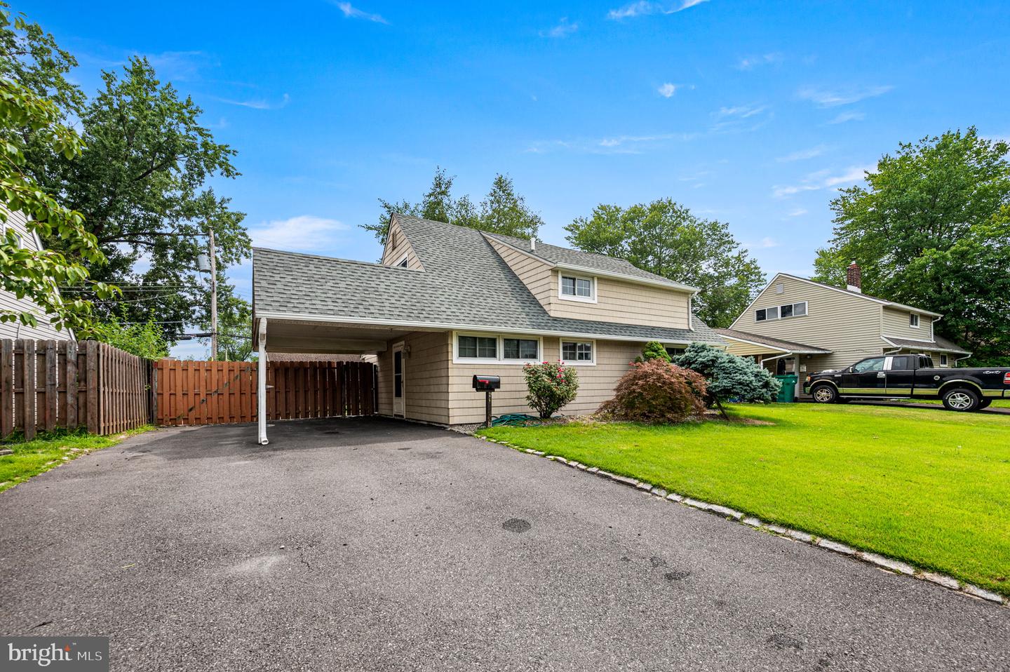 26 Inlet Road, Levittown, PA 19057