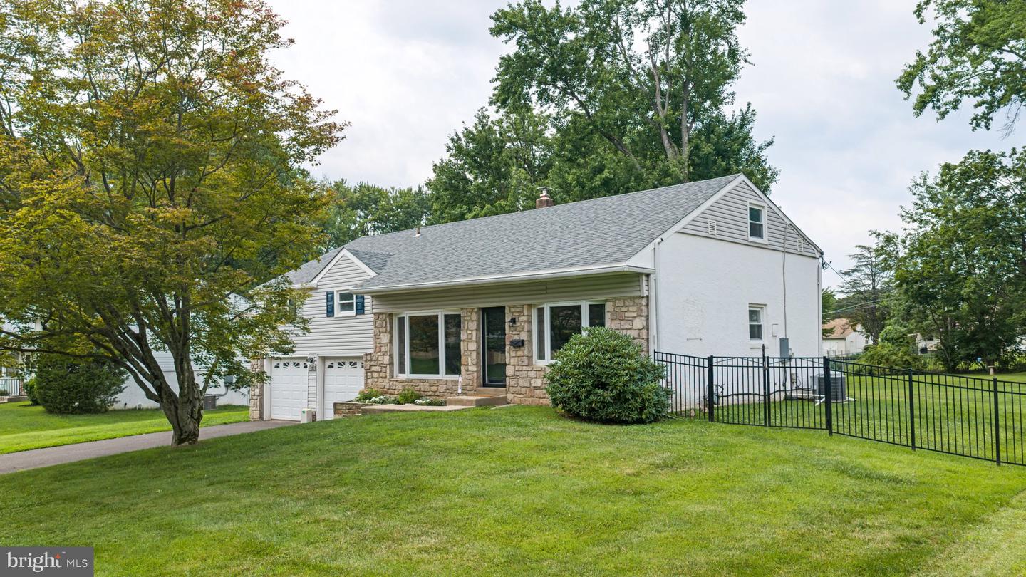 178 Willow Dr — photo