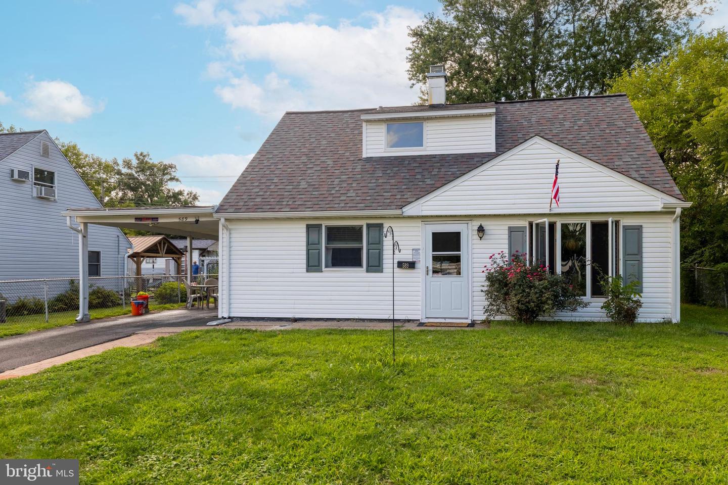 589 Doloro Dr — photo