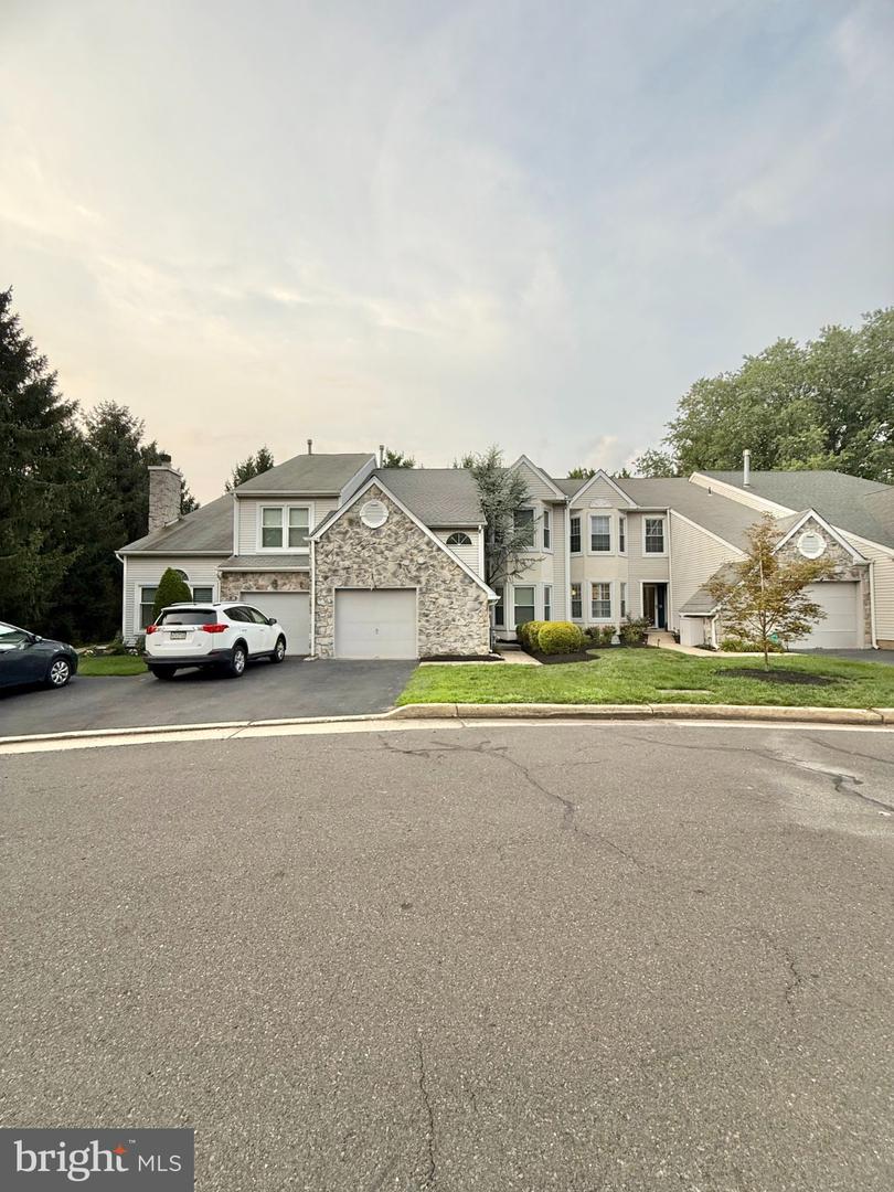 16 Martin Ct — photo