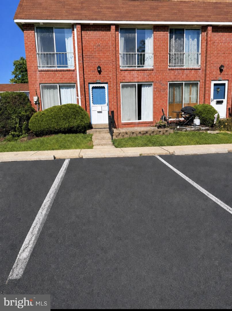 114 Lexington Ct — photo