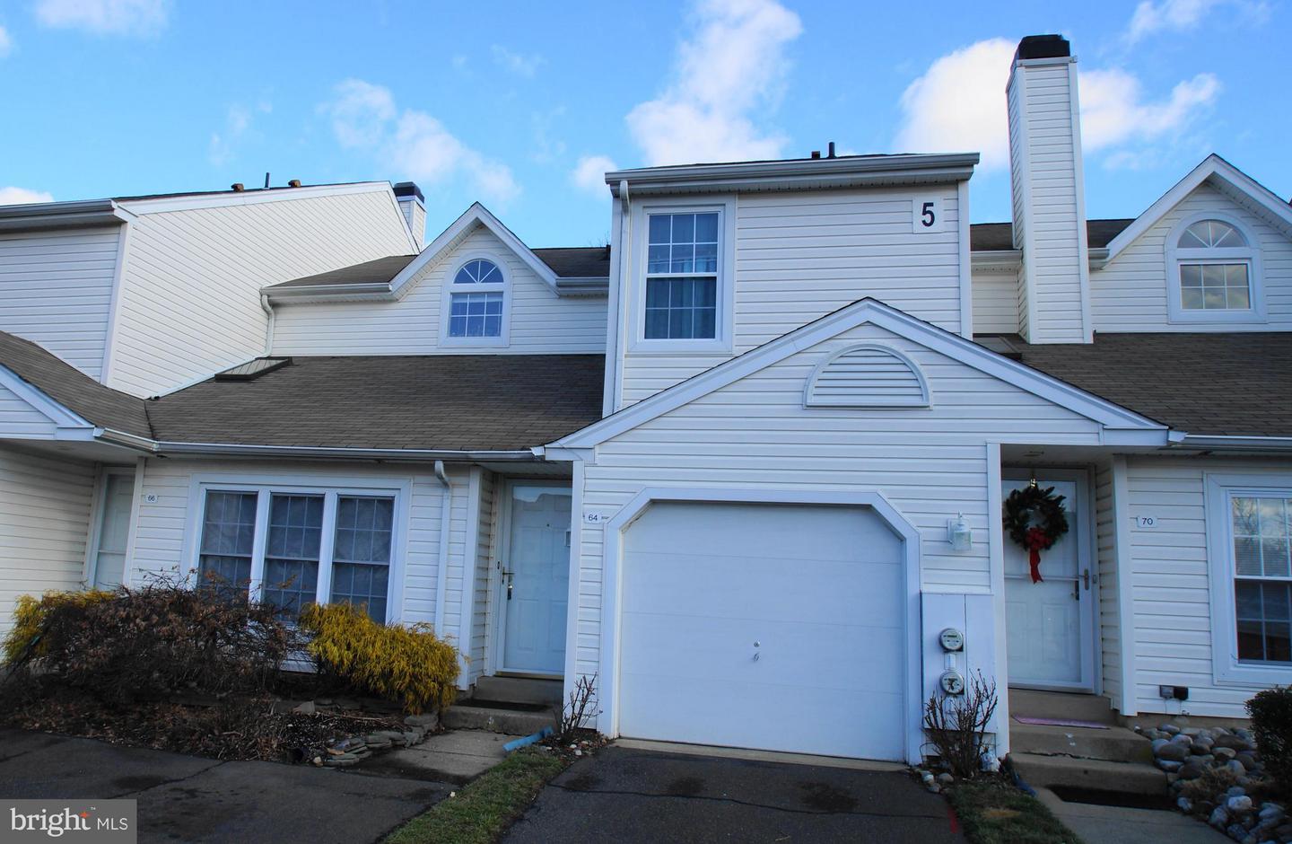 64 Banbury Ct #2213J — photo