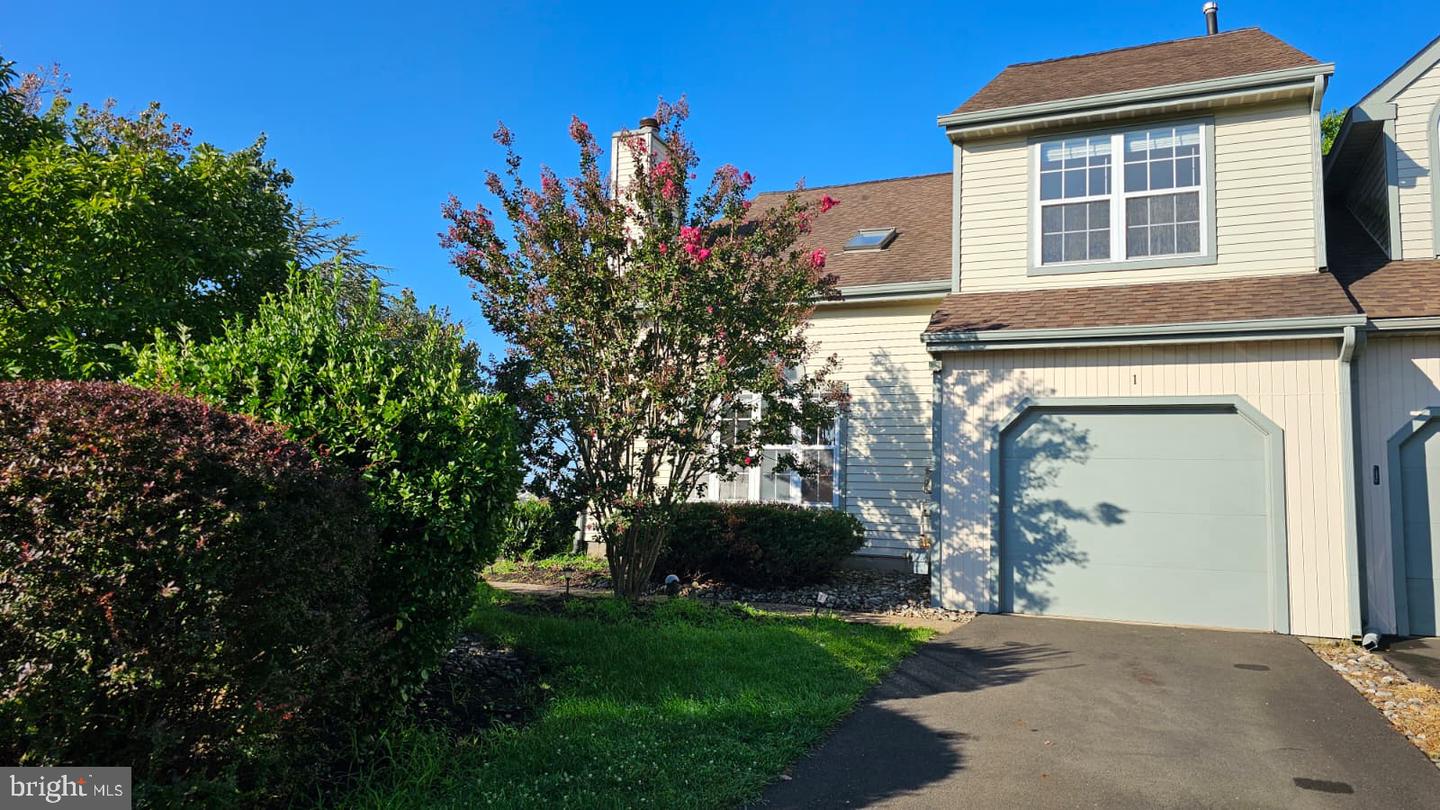1 Laurel Cir — photo
