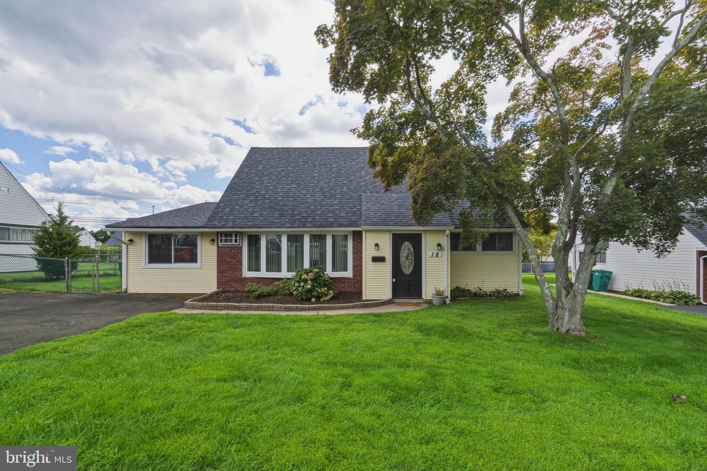 18 Tinder Rd — photo