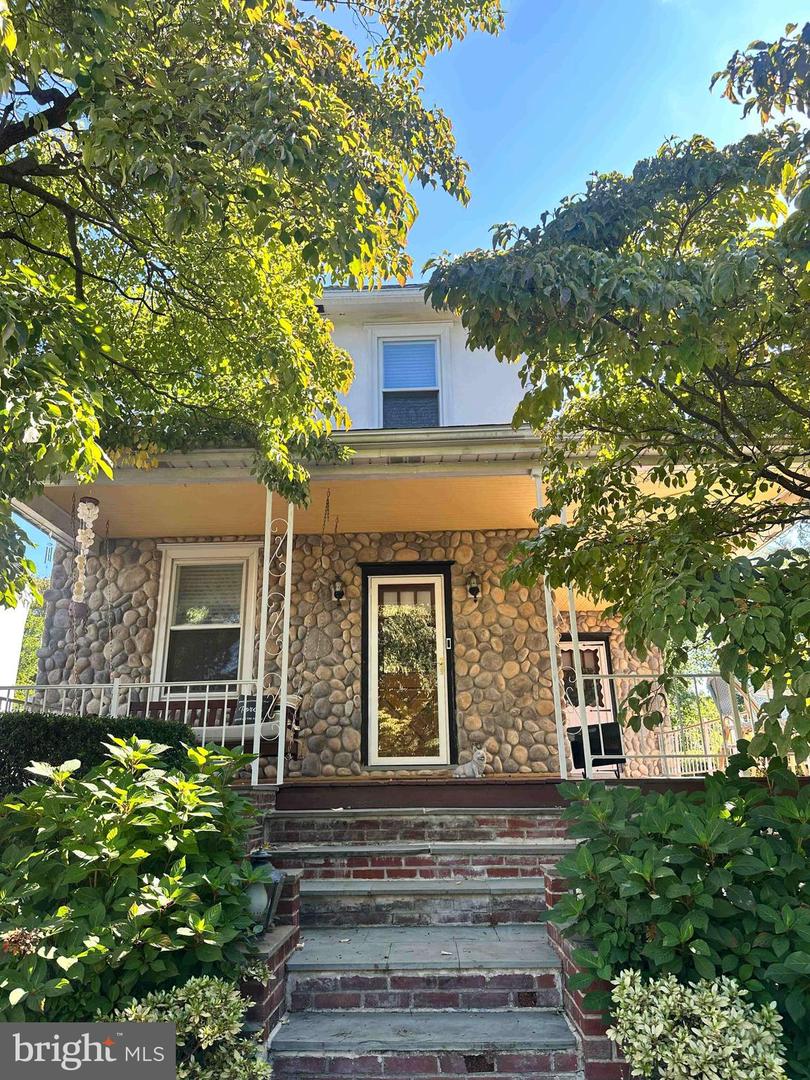 1043 Avenue #B — photo