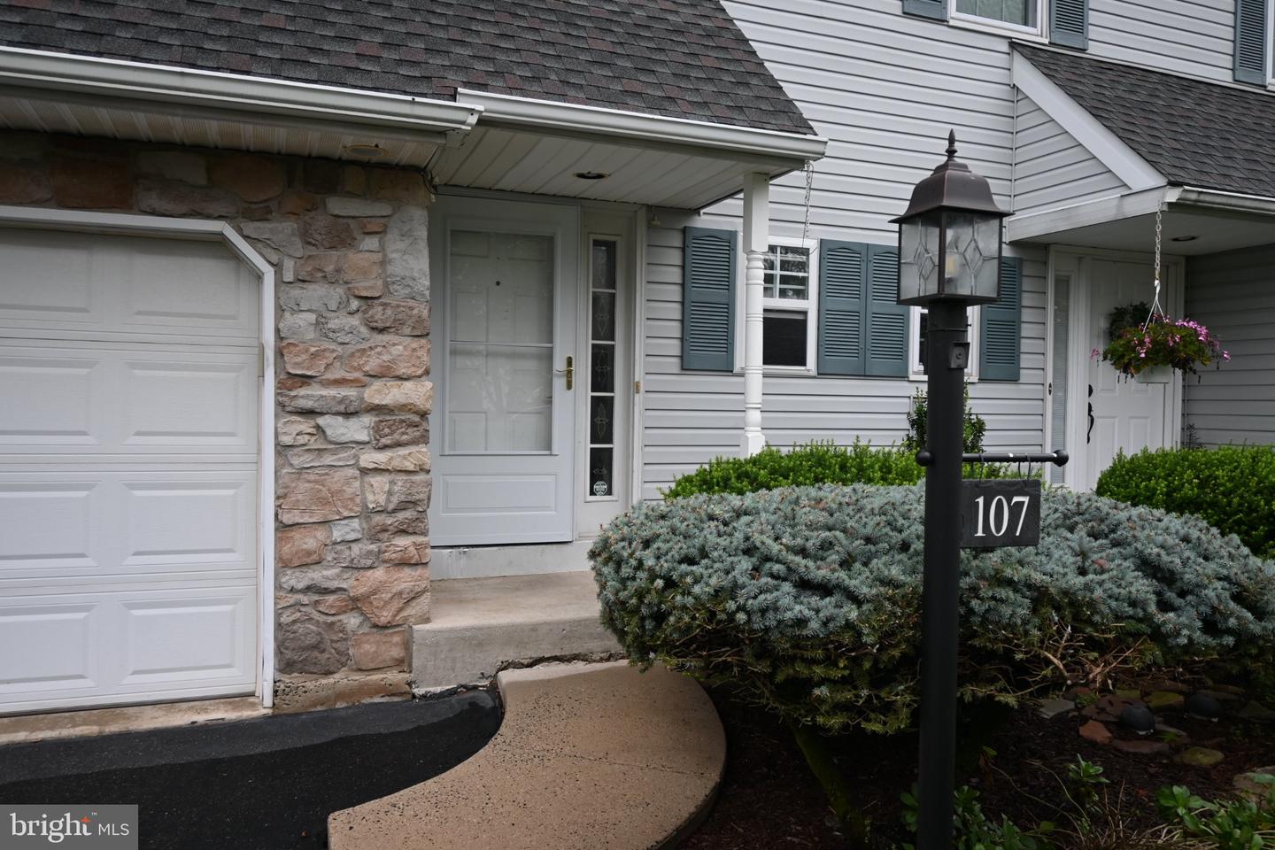 107 Misty Mdw — photo