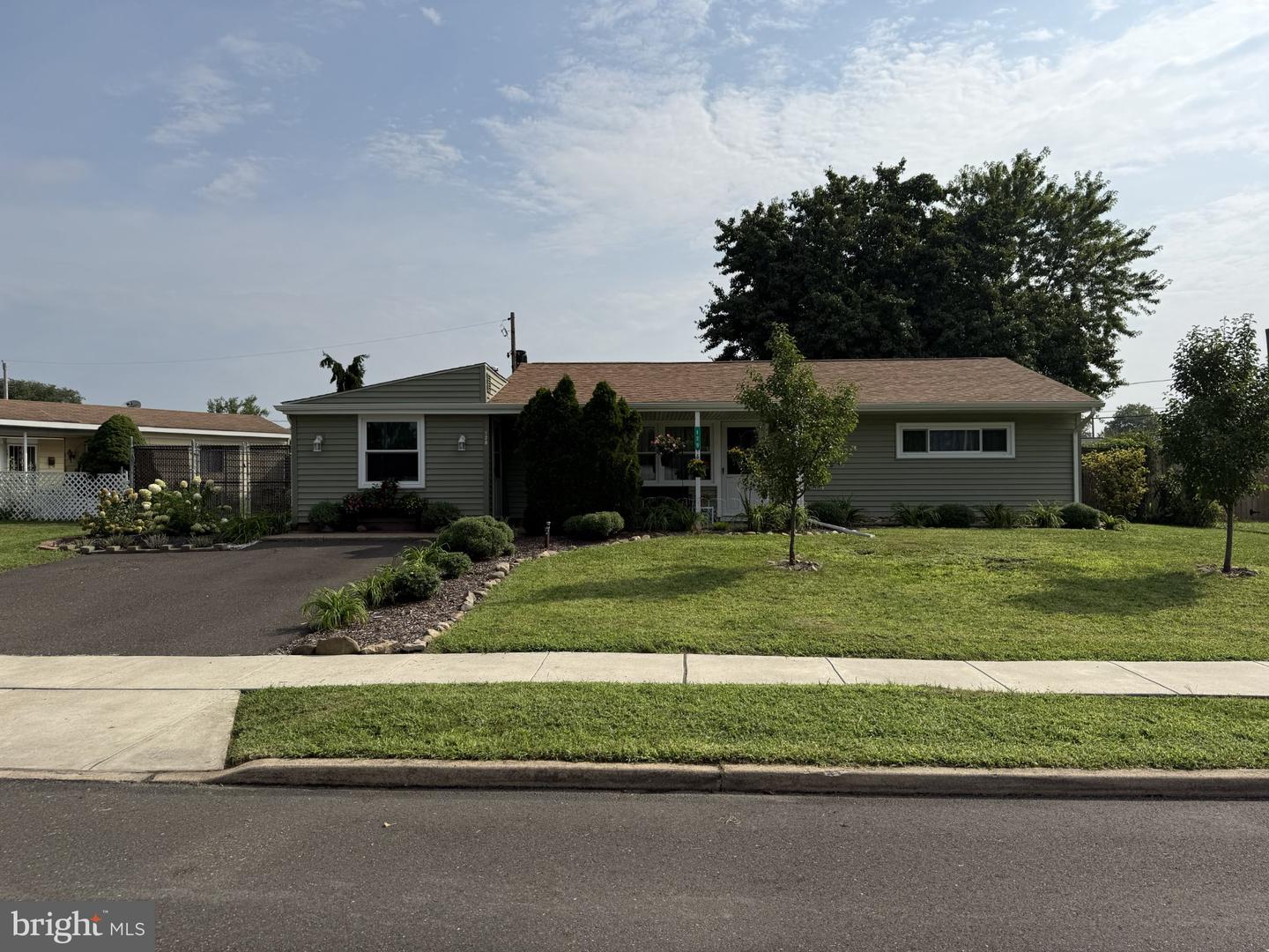 129 Dogwood Dr — photo