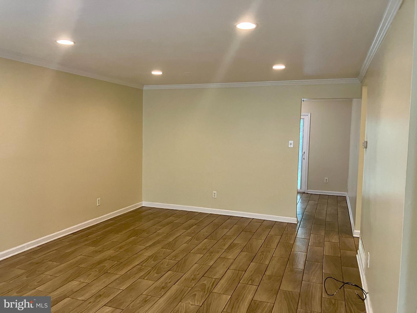 585 Wrensong Rd — photo