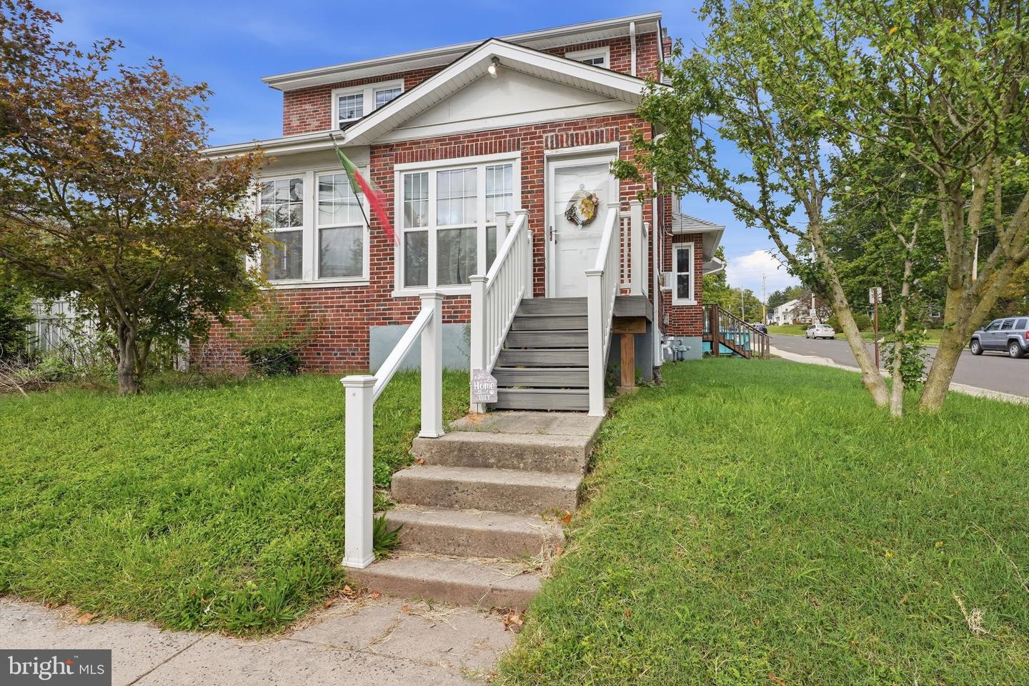 411 E Walnut St — photo
