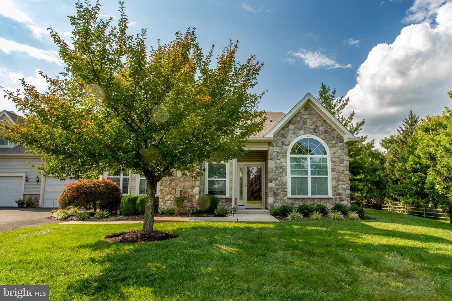 14 Five Ponds Cir — photo