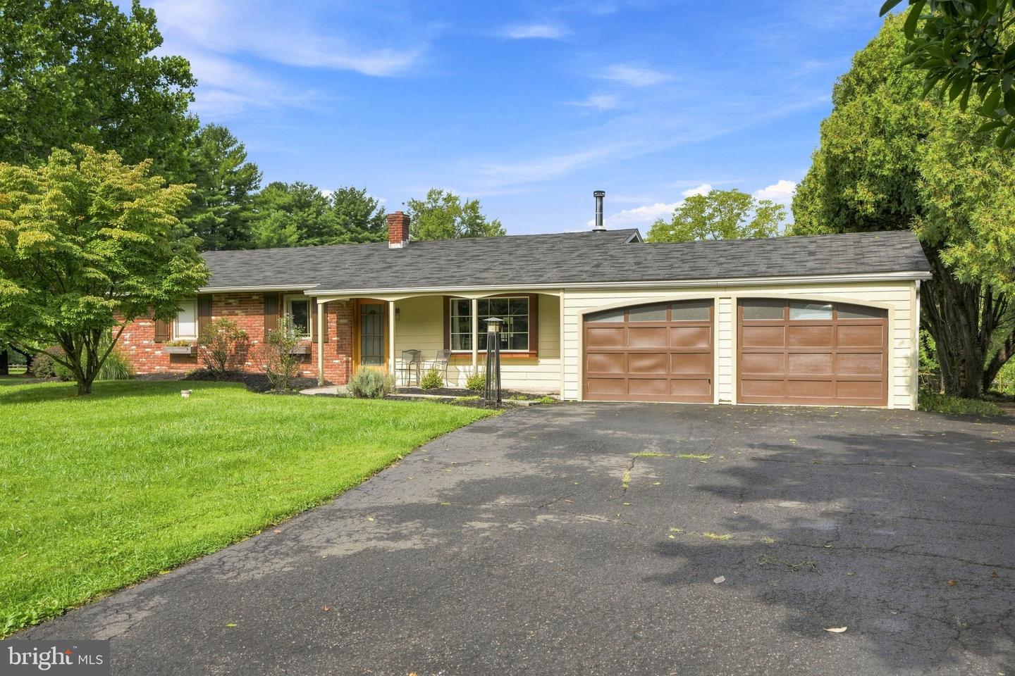 272 W Sandy Ridge Rd — photo