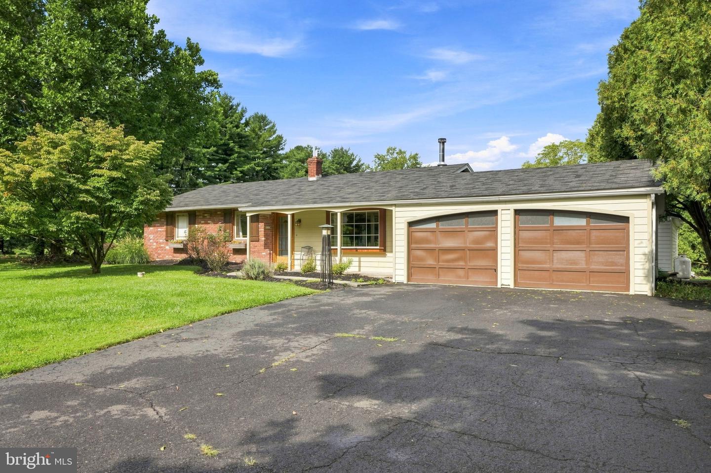272 W Sandy Ridge Road, Doylestown, PA 18901 — photo 2