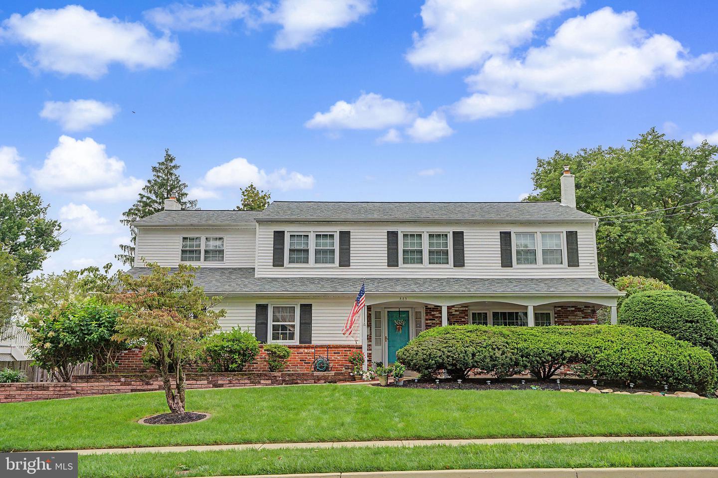 252 Walton Dr — photo