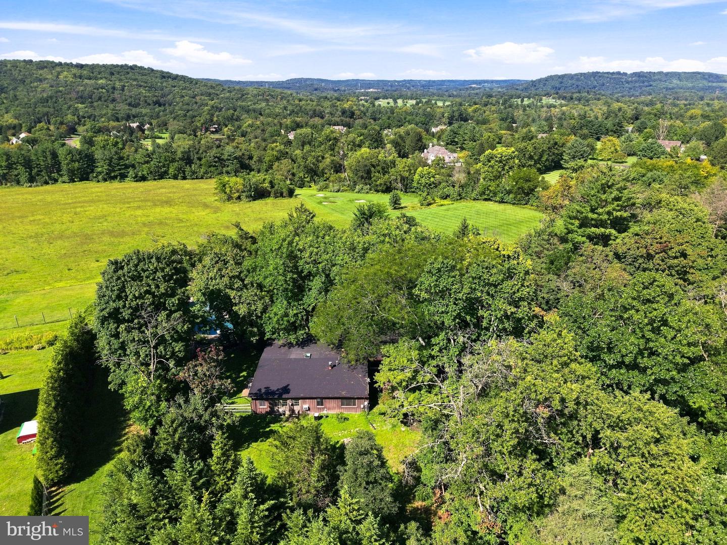 195 Woodhill Rd — photo