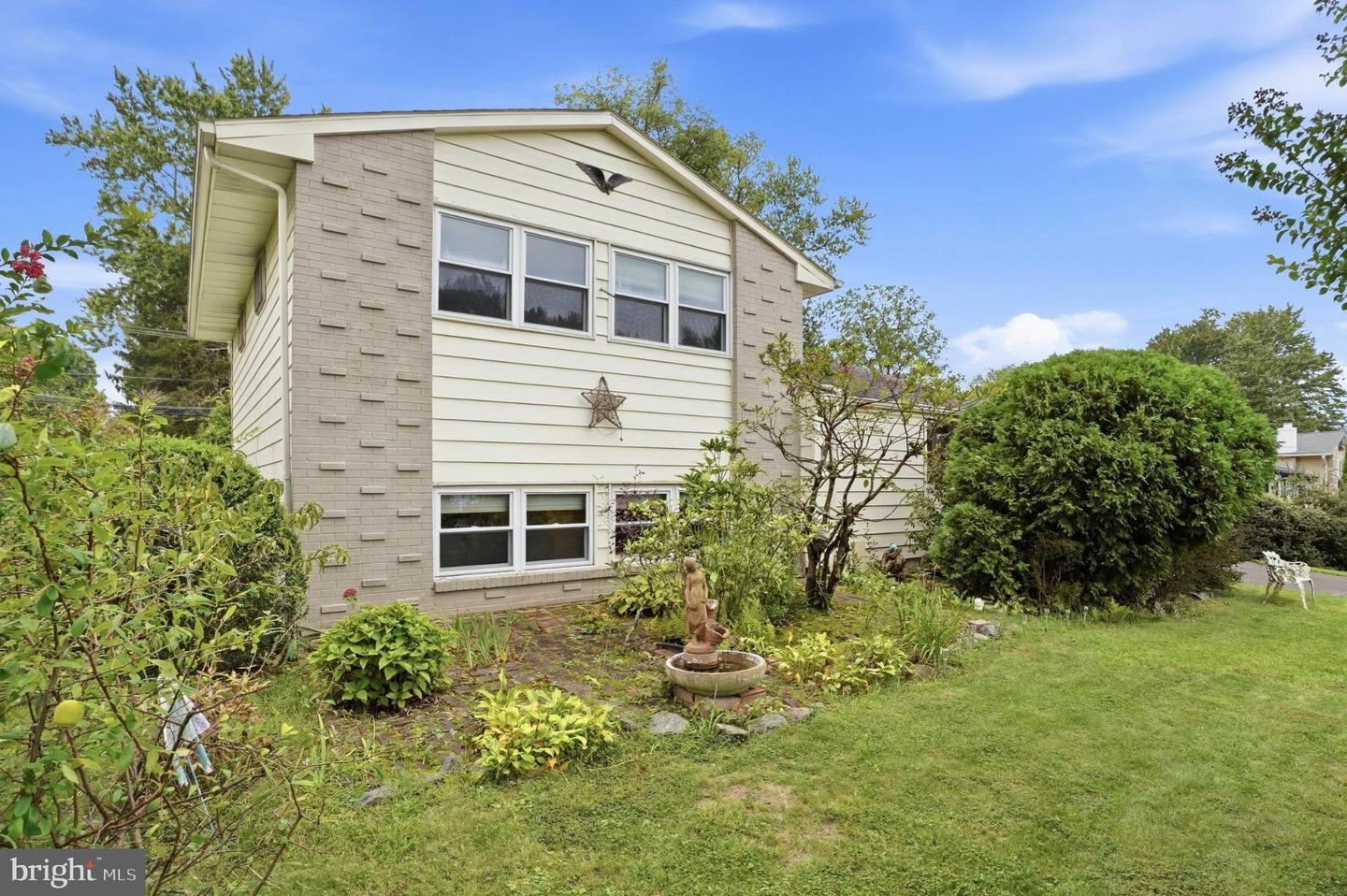 1072 Fitch Pl — photo