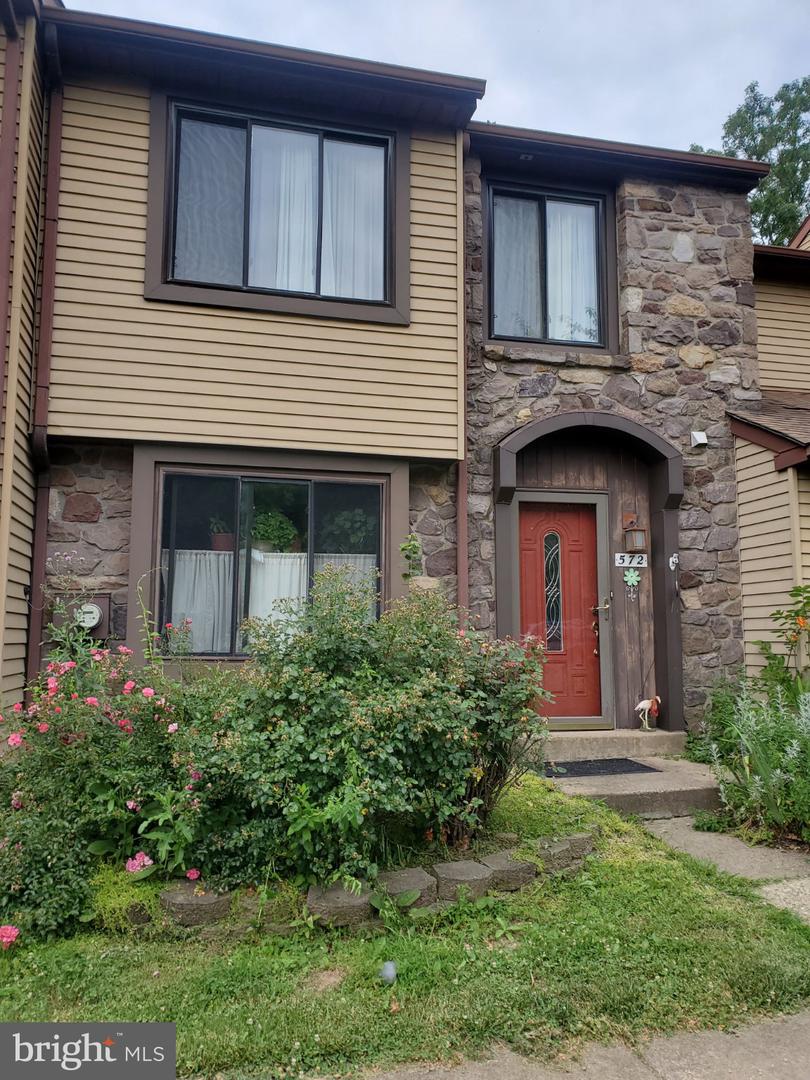 572 Atwood Ct — photo