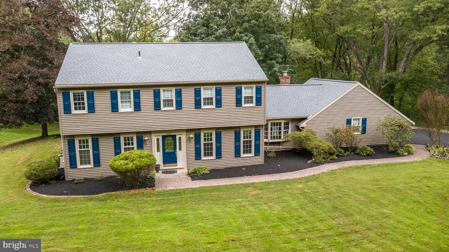 239 Saddle Dr — photo