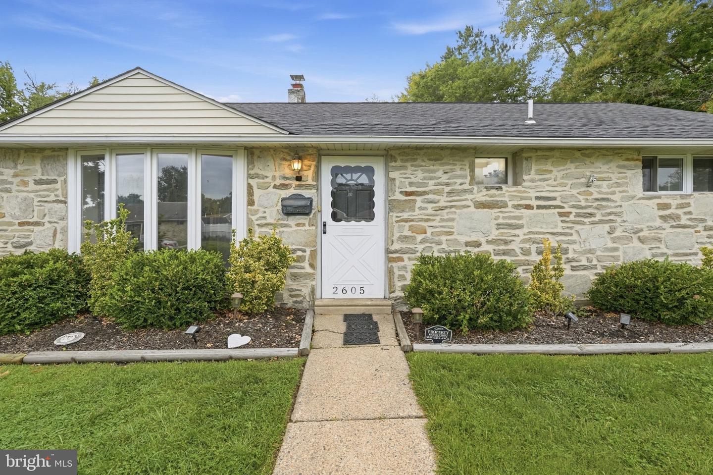 2605 Woodlawn Dr — photo