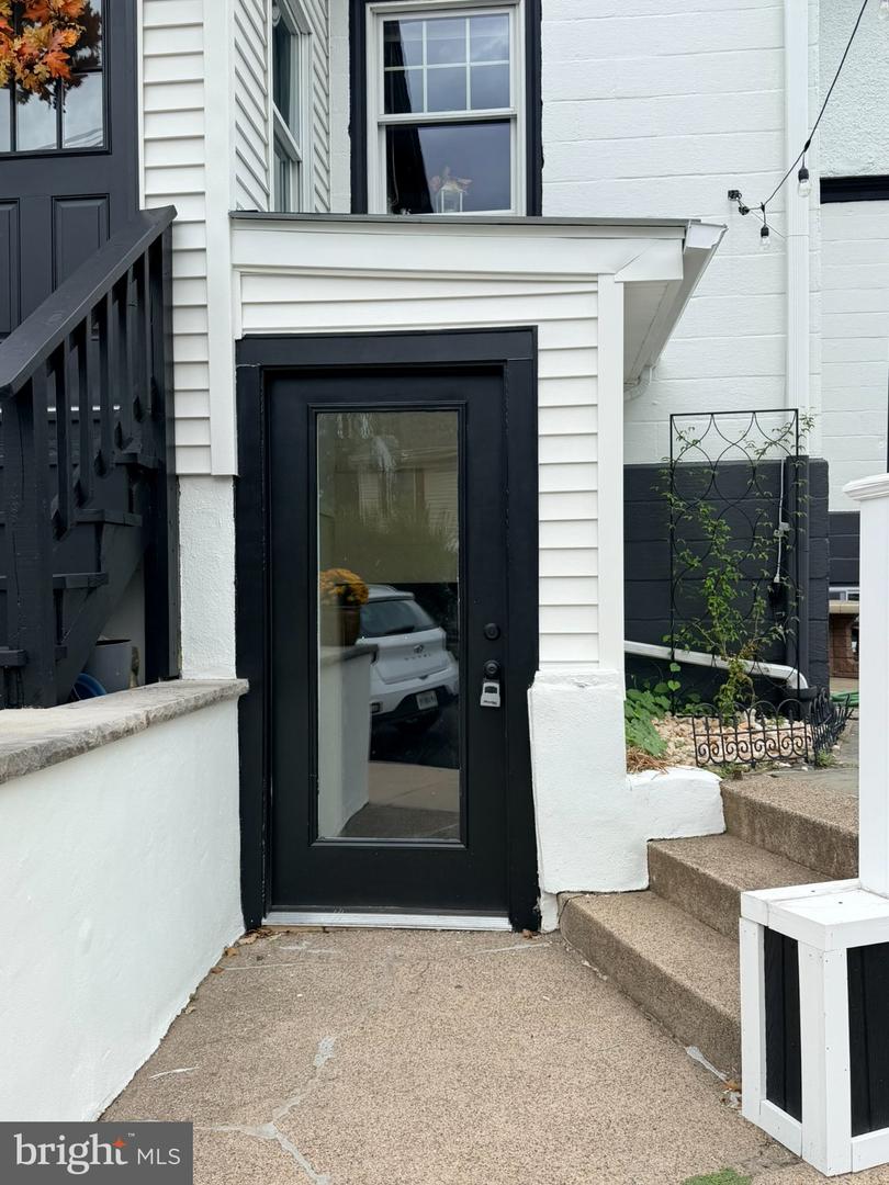 248 W State St — photo