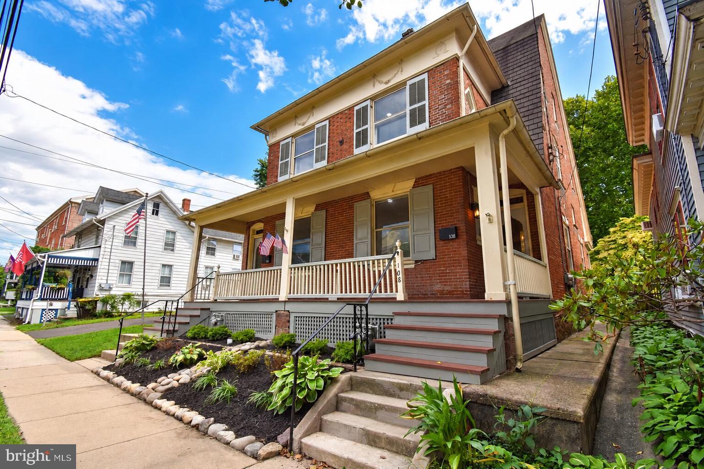 108 E Washington Ave — photo