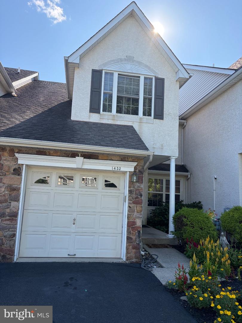 1433 Heron Way — photo