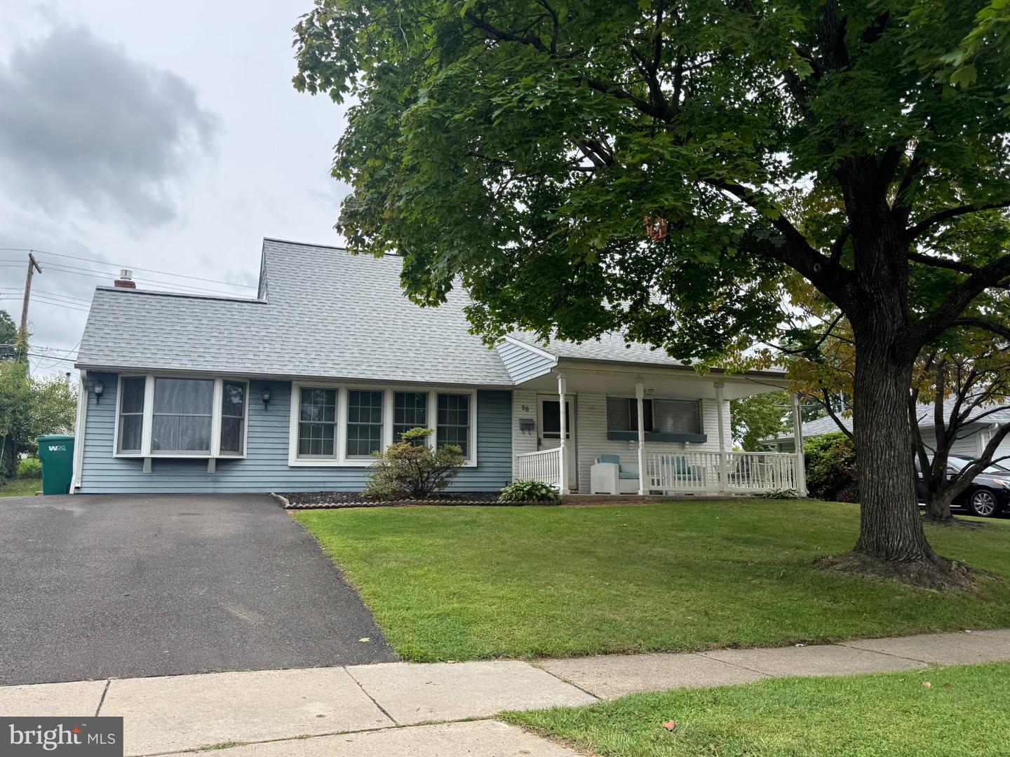98 Twin Oak Dr — photo
